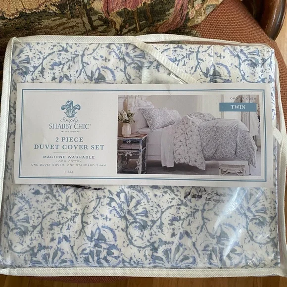 New in package Simply shabby Chic by Rachel Ashwell 2 piece duvet set Twin size